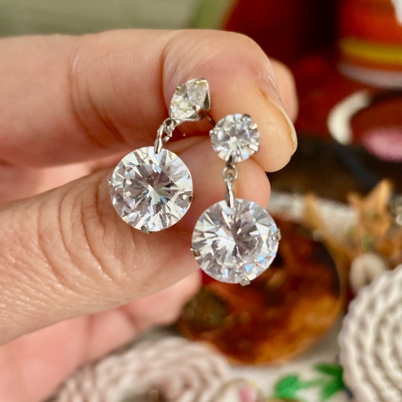 Jewelry - Estate sale vintage Crystal Drop Dangle Earrings - Clear Silver Tone